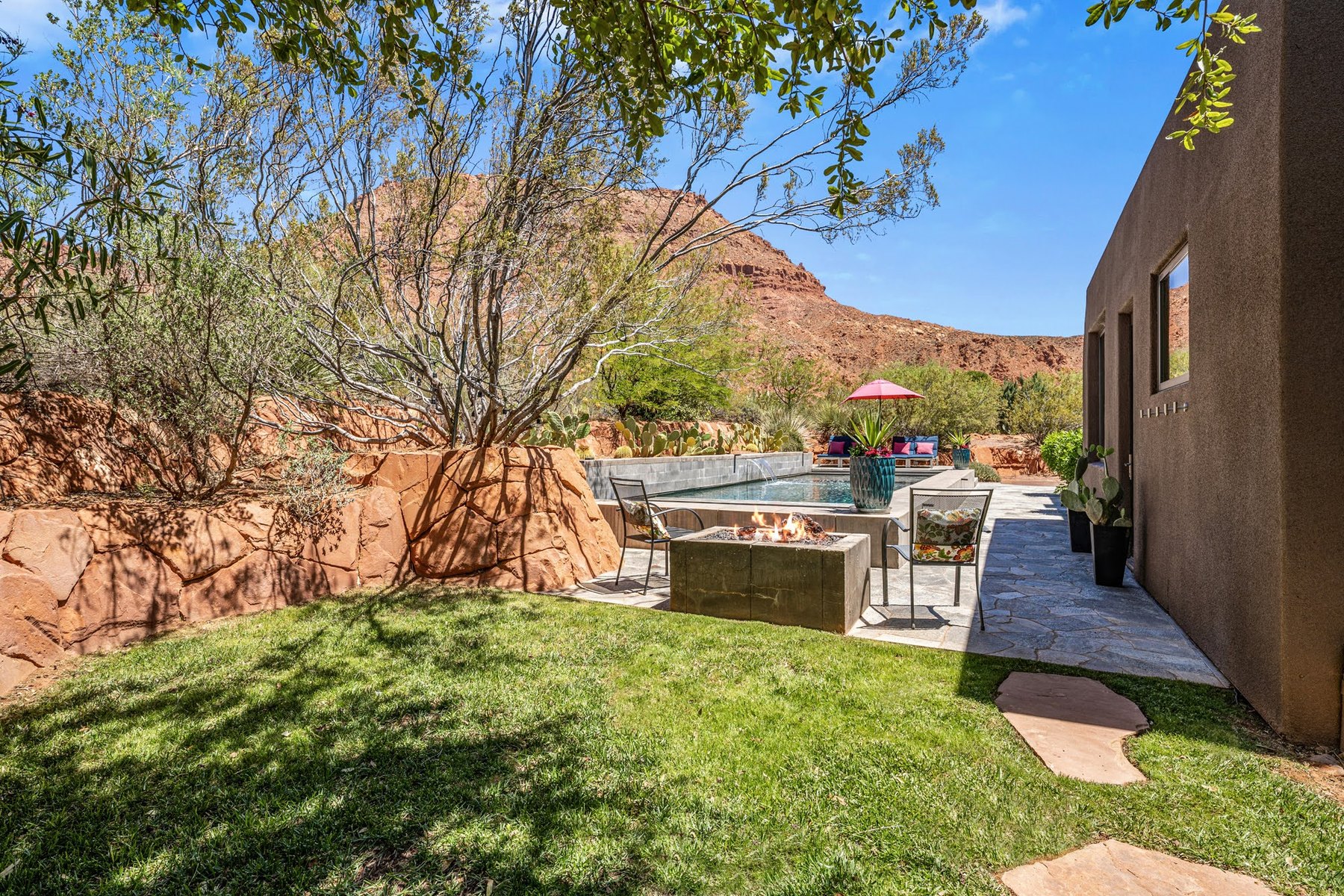 Completed desert backyard with lawn and natural stonework